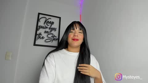 Snapshot of mysteyes chatting on 01-15-25, 02:49 Elena online show from 01-15-25, 02:49