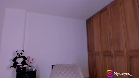 Snapshot of mysteyes chatting on 02-25-25, 01:30 Elena online show from 02-25-25, 01:30
