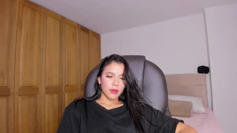 Snapshot of mysteyes chatting on 10-19-25, 09:48 Elena online show from 10-19-25, 09:48