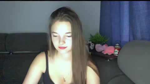 Snapshot of mysticrose_ chatting on 11-19-25, 12:05 Leya online show from 11-19-25, 12:05