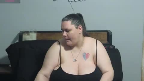 Snapshot of mzjuicybootay2169 chatting on 05-09-26, 10:31 Mzjuicybootay online show from 05-09-26, 10:31