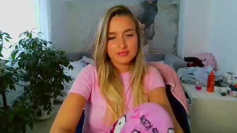 Snapshot of n0names chatting on 07-23-26, 11:41 Eva online show from 07-23-26, 11:41