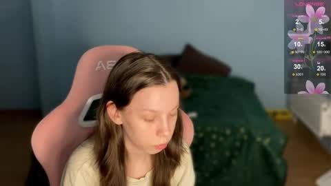 Snapshot of na_prikole_ chatting on 12-19-25, 02:35 Vanessa and Julia online show from 12-19-25, 02:35