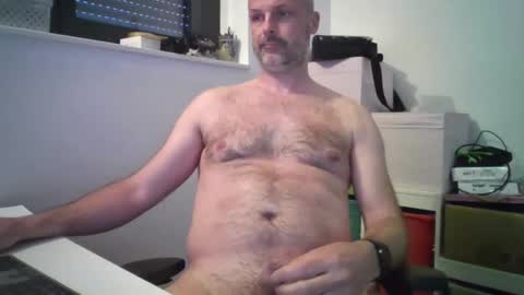 naaktlopertjebe online show from 04-10-26, 09:36