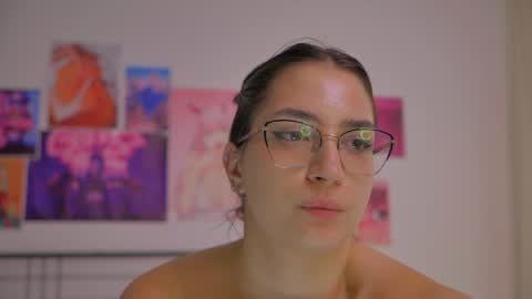 Snapshot of naalani chatting on 01-25-25, 01:19 Naalani online show from 01-25-25, 01:19