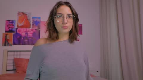 Snapshot of naalani chatting on 02-18-25, 06:04 Naalani online show from 02-18-25, 06:04