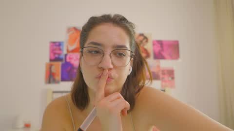 Snapshot of naalani chatting on 02-20-25, 09:22 Naalani online show from 02-20-25, 09:22