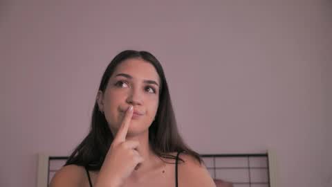 Snapshot of naalani chatting on 09-19-25, 06:37 Naalani online show from 09-19-25, 06:37