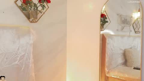 naamah_b online show from 05-12-26, 02:25