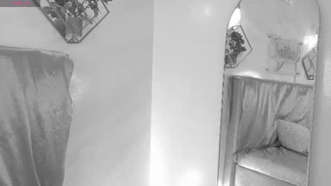 naamah_b online show from 06-18-26, 02:43