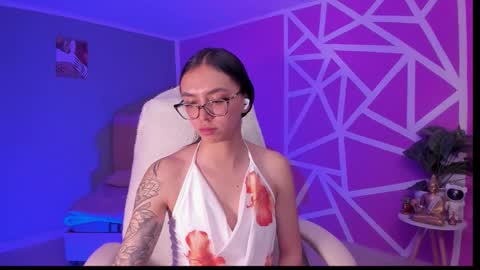 Snapshot of naath_ chatting on 02-14-26, 11:45 anny online show from 02-14-26, 11:45