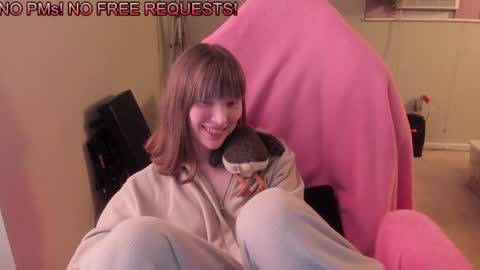 Snapshot of nacmar chatting on 12-20-24, 05:47 Natalie Marlo online show from 12-20-24, 05:47