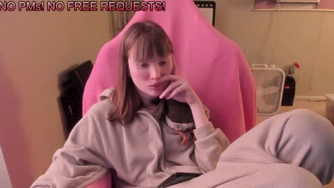 Snapshot of nacmar chatting on 01-16-25, 07:49 Natalie Marlo online show from 01-16-25, 07:49