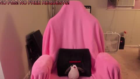 Snapshot of nacmar chatting on 01-17-25, 08:34 Natalie Marlo online show from 01-17-25, 08:34