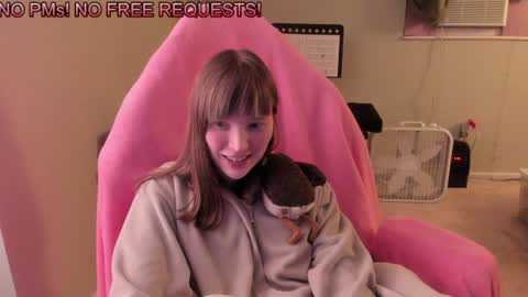 Snapshot of nacmar chatting on 01-23-25, 10:32 Natalie Marlo online show from 01-23-25, 10:32