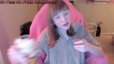 Snapshot of nacmar chatting on 01-25-25, 09:04 Natalie Marlo online show from 01-25-25, 09:04