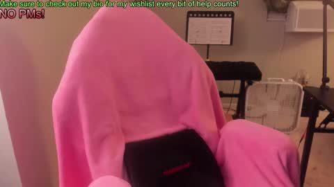 Snapshot of nacmar chatting on 10-21-25, 02:12 Natalie Marlo online show from 10-21-25, 02:12