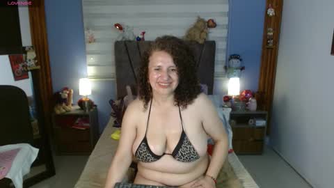 nadia_84 online show from 12-19-25, 10:06