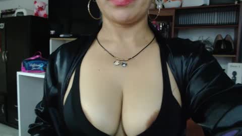 Nadia  online show from 02-05-25, 07:39