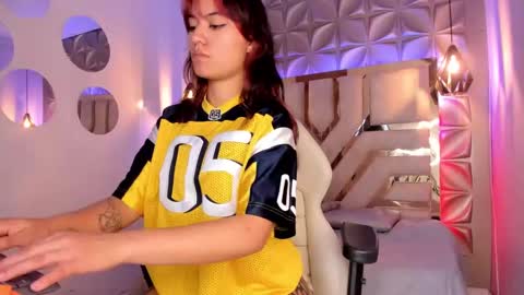 Snapshot of nahia_low chatting on 02-17-25, 05:14  Valeria  online show from 02-17-25, 05:14