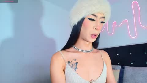 NahiaVictoria  online show from 05-15-26, 09:22