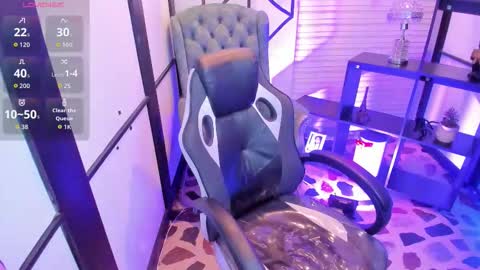 Nahomi online show from 11-18-25, 05:12