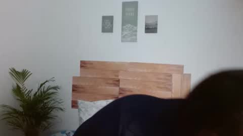 nahomy_gree online show from 05-17-26, 02:53
