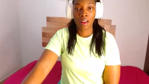 nahomy_gree online show from 05-26-26, 02:40