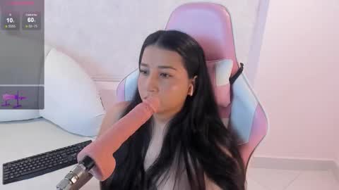 Nahomy Roberts online show from 03-15-26, 09:04