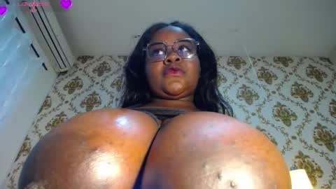 Snapshot of nahybig_boobs chatting on 10-10-25, 09:36 Karatbby online show from 10-10-25, 09:36