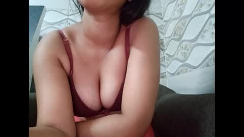 Snapshot of naina00123 chatting on 03-08-26, 06:17 Naina online show from 03-08-26, 06:17