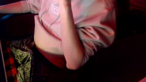 Snapshot of naj8 chatting on 12-04-25, 06:34 Drew online show from 12-04-25, 06:34