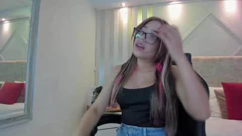 nami_sweet_ online show from 09-18-25, 03:19