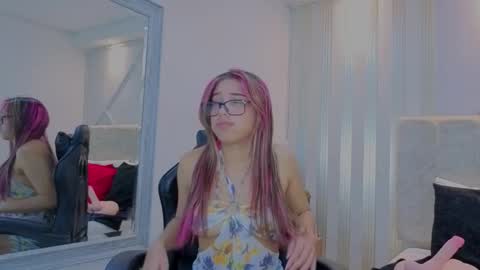 nami_sweet_ online show from 10-10-25, 10:47