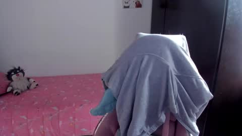 Snapshot of namibecker chatting on 03-12-25, 08:41 Nami online show from 03-12-25, 08:41