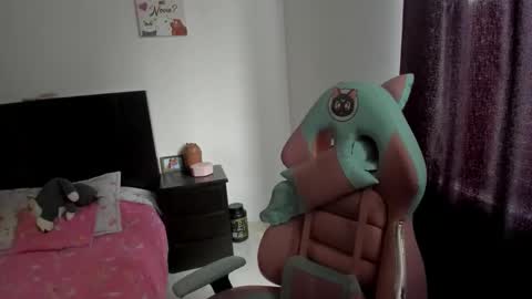 Snapshot of namibecker chatting on 10-21-25, 08:53 Nami online show from 10-21-25, 08:53