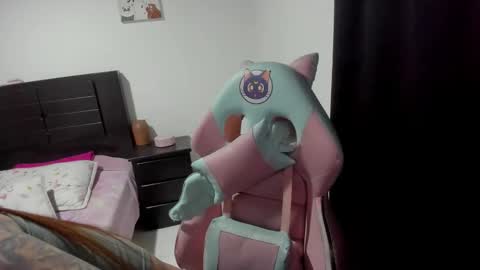 Snapshot of namibecker chatting on 12-14-25, 02:06 Nami online show from 12-14-25, 02:06