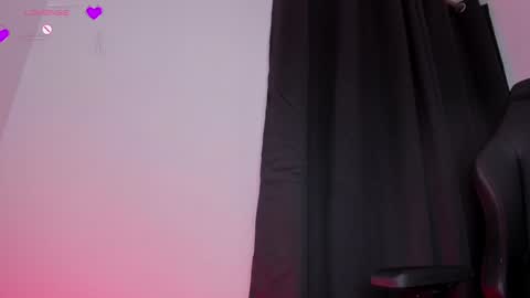 Snapshot of nanaleon chatting on 12-23-24, 08:33 online show from 12-23-24, 08:33