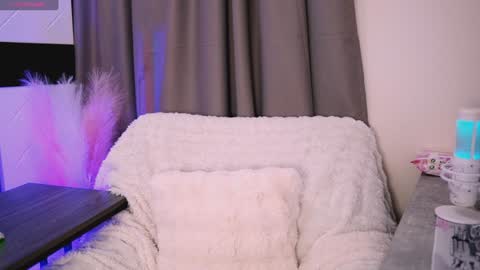 INSTAGRAM     bekkercat  online show from 02-05-25, 10:08