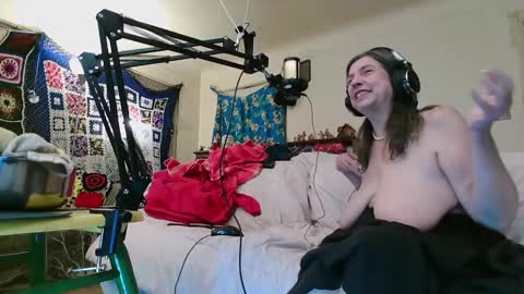 Snapshot of nannabaldur chatting on 12-14-24, 02:01 Nanna Baldur online show from 12-14-24, 02:01