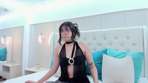 Naomi Amoretti online show from 03-12-26, 05:08