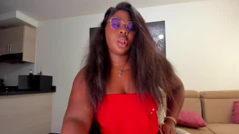 Snapshot of naomi_kiing chatting on 02-19-25, 09:25 Nathalia King online show from 02-19-25, 09:25