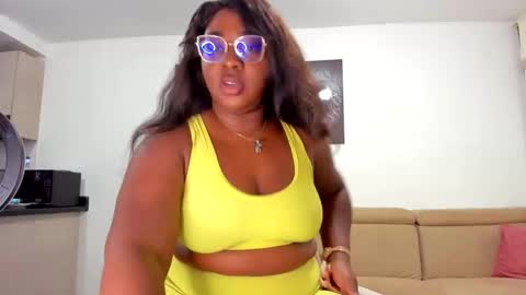 Snapshot of naomi_kiing chatting on 02-24-25, 12:30 Nathalia King online show from 02-24-25, 12:30
