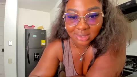 Snapshot of naomi_kiing chatting on 02-27-25, 07:47 Nathalia King online show from 02-27-25, 07:47