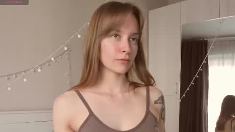 Snapshot of naomi_oops chatting on 06-19-26, 03:27 Naomi online show from 06-19-26, 03:27