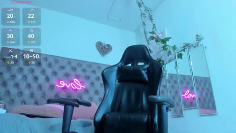 Snapshot of naomi_viper_ chatting on 10-06-25, 10:56 Naomi online show from 10-06-25, 10:56
