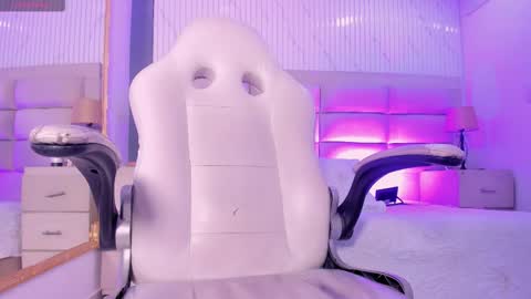 Snapshot of naomifrost chatting on 01-31-26, 07:11 Naomi Frost online show from 01-31-26, 07:11