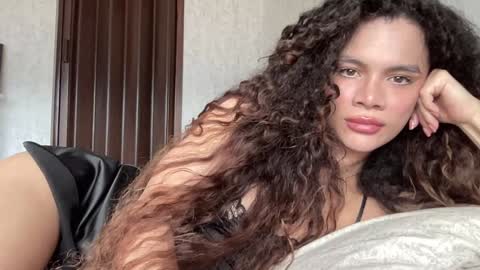 Snapshot of naomigomezz chatting on 01-10-25, 03:37 Naomi online show from 01-10-25, 03:37