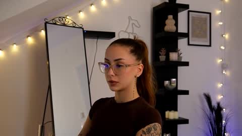 naomii_20 online show from 10-12-25, 07:02