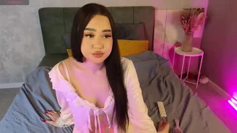 Snapshot of naomikim_ chatting on 02-04-26, 05:57 Naomi online show from 02-04-26, 05:57